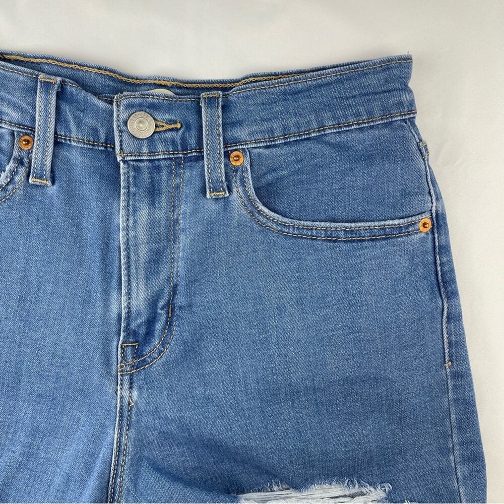 Levi's High Rise Shorts - Picture 2 of 10